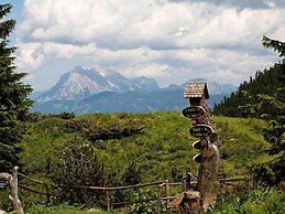Beautiful Chalet Near Ski-lift