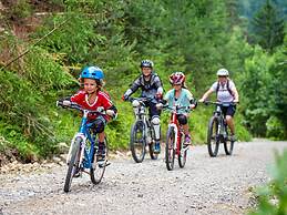 Beautiful Chalet Near Ski-lift