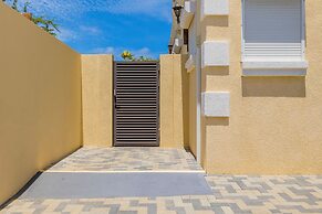 Island Escape Lrg Private Backyard Pool Patio