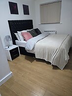 Emerald Apartment With Triple A Star Proximity