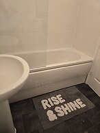 Emerald Apartment With Triple A Star Proximity