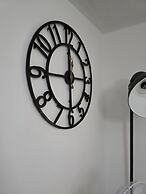 Emerald Apartment With Triple A Star Proximity