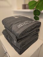 Emerald Apartment With Triple A Star Proximity