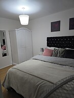 Emerald Apartment With Triple A Star Proximity