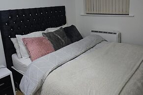 Emerald Apartment With Triple A Star Proximity
