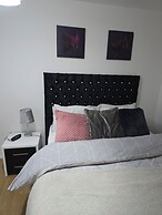 Emerald Apartment With Triple A Star Proximity