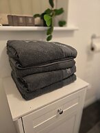 Emerald Apartment With Triple A Star Proximity