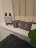 Emerald Apartment With Triple A Star Proximity