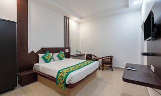 Treebo Royal Plaza,700 Mts From Promenade Beach