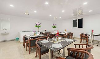 Treebo Royal Plaza,700 Mts From Promenade Beach