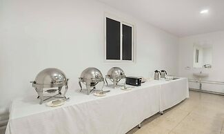 Treebo Royal Plaza,700 Mts From Promenade Beach