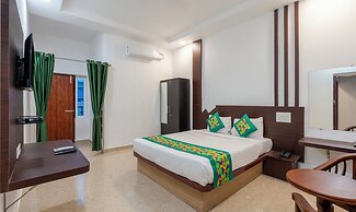 Treebo Royal Plaza,700 Mts From Promenade Beach