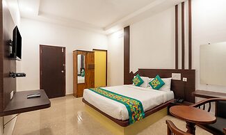 Treebo Royal Plaza,700 Mts From Promenade Beach