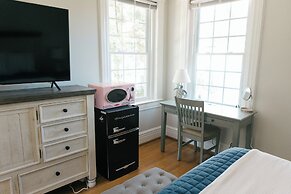 The Carriage House Inn Bed and Breakfast