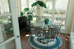 The Carriage House Inn Bed and Breakfast