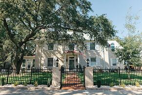 The Carriage House Inn Bed and Breakfast