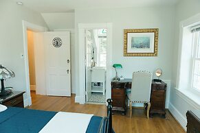 The Carriage House Inn Bed and Breakfast