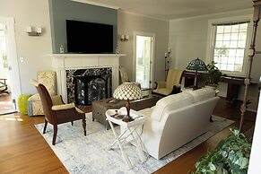 The Carriage House Inn Bed and Breakfast