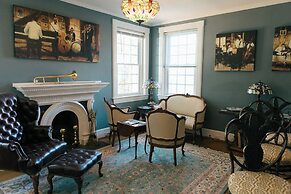 The Carriage House Inn Bed and Breakfast