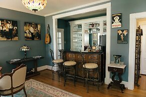 The Carriage House Inn Bed and Breakfast