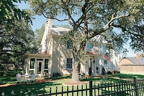 The Carriage House Inn Bed and Breakfast