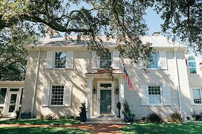 The Carriage House Inn Bed and Breakfast