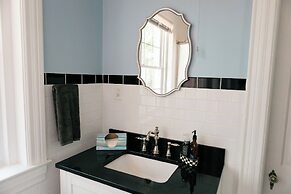 The Carriage House Inn Bed and Breakfast