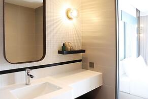 The Quarter Ratchayothin by UHG