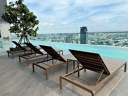 The Quarter Ratchayothin by UHG