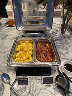 The Quarter Ratchayothin by UHG