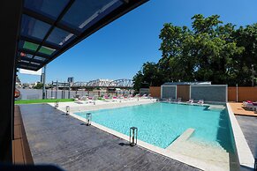 GLOW Bangkok Riverside