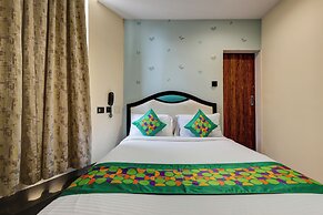 Treebo Blak & Wite Rk Beach