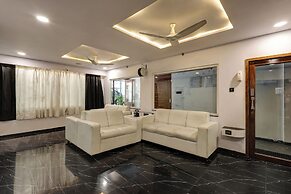 Treebo Blak & Wite Rk Beach