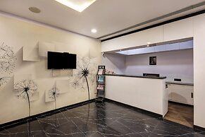 Treebo Blak & Wite Rk Beach