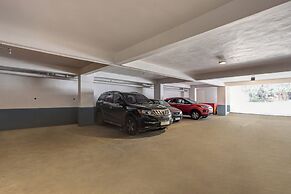 Treebo Blak & Wite Rk Beach