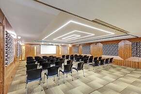 Treebo Blak & Wite Rk Beach