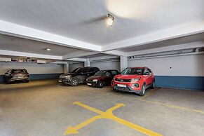 Treebo Blak & Wite Rk Beach