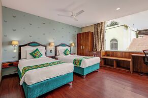 Treebo Blak & Wite Rk Beach