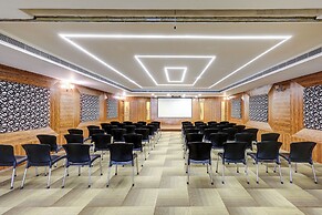 Treebo Blak & Wite Rk Beach