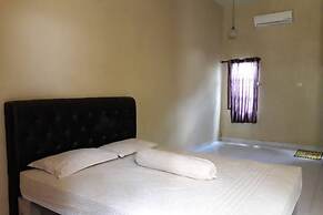 OYO 94222 Anda Kost 2 Near Lapangan Syech Yusuf Discovery