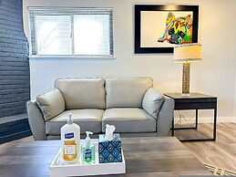 Vintage Gem in Prime Location Cozy 1BR Oasis