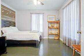 2BR Cozy House Near Plaza District