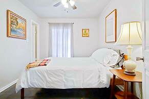 2BR Cozy House Near Plaza District
