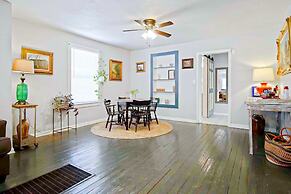 2BR Cozy House Near Plaza District