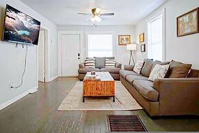 2BR Cozy House Near Plaza District