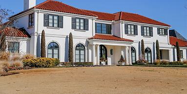 Stunning House In Convenient Location N Downtown