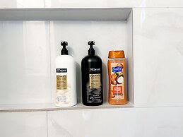 Stunning House In Convenient Location N Downtown