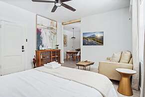 Adorned Studio 3min-asian Dist Rain Shower