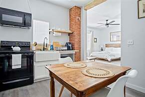 Adorned Studio 3min-asian Dist Rain Shower