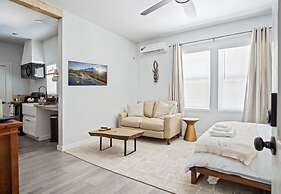 Adorned Studio 3min-asian Dist Rain Shower